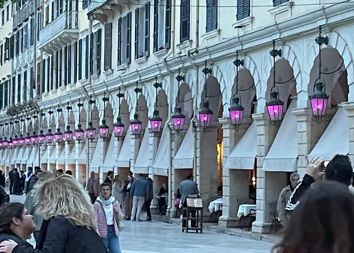 New Renovated Stylisch In Corfu Town דירה